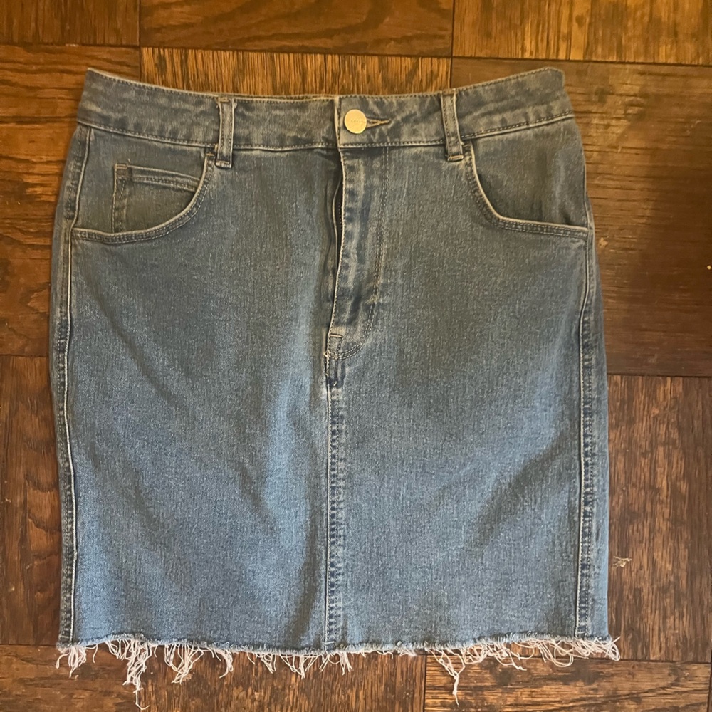 H&M Denim light -Medium Wash Frayed Hem Jean Pencil Skirt Size 6